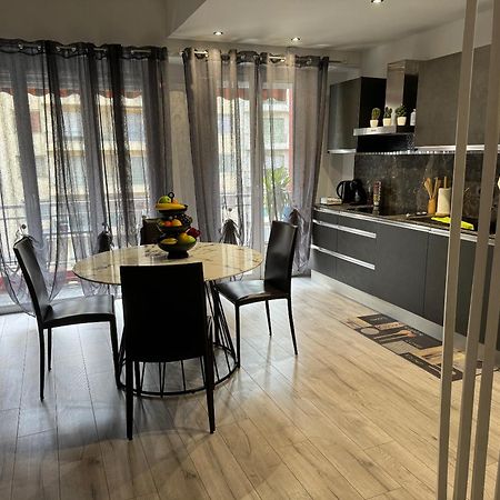 Gorgeous 2 Bedrooms Holiday Apartement ニース エクステリア 写真