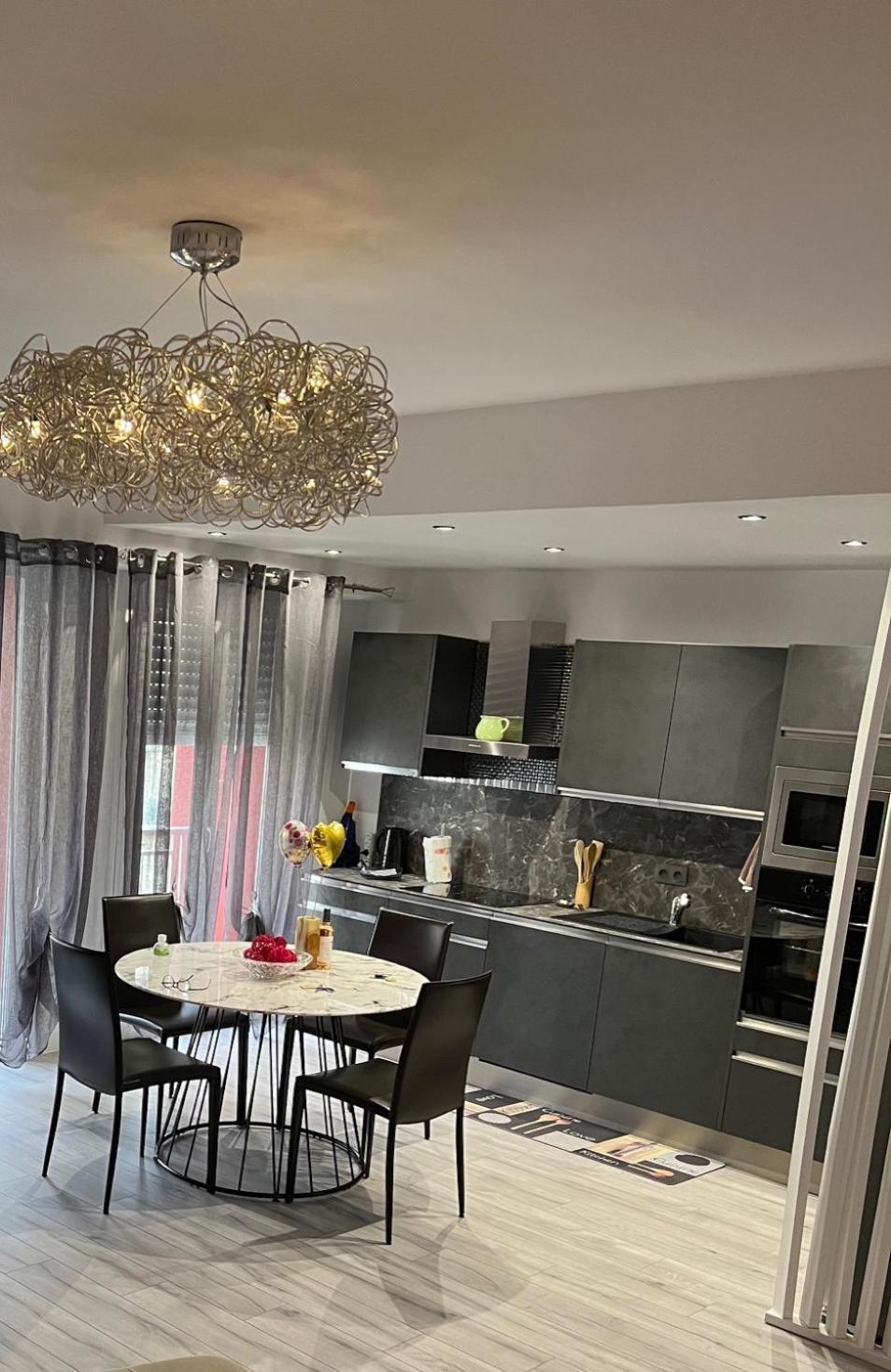Gorgeous 2 Bedrooms Holiday Apartement ニース エクステリア 写真